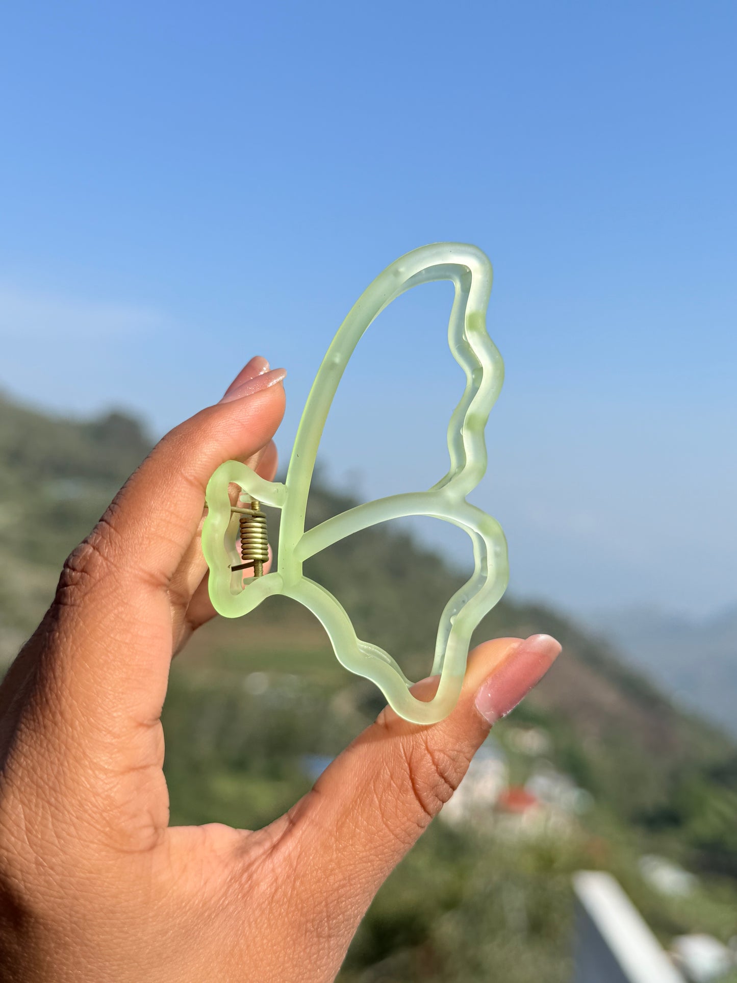 Luna Flutter Clip